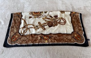 Foulard in pura seta operata fantasia classica