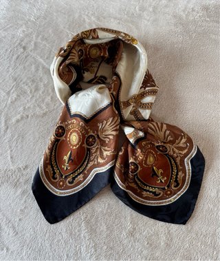 Foulard in pura seta operata fantasia classica
