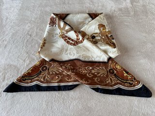 Foulard in pura seta operata fantasia classica
