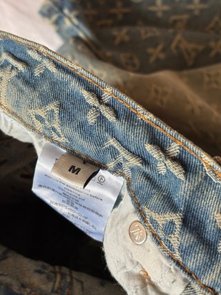 Pantalón Louis Vuitton Monograma Patch