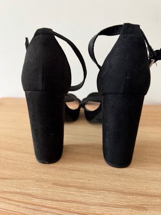 Sandalias Pull&Bear tacón terciopelo negro 37