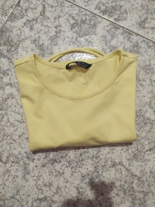Camiseta corta amarilla manga corta