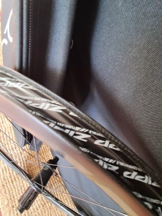 Roda Zipp 303 S
