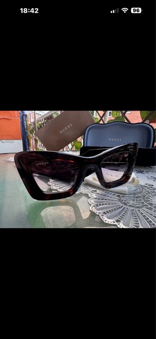 Gafas de sol Gucci negras y marrones