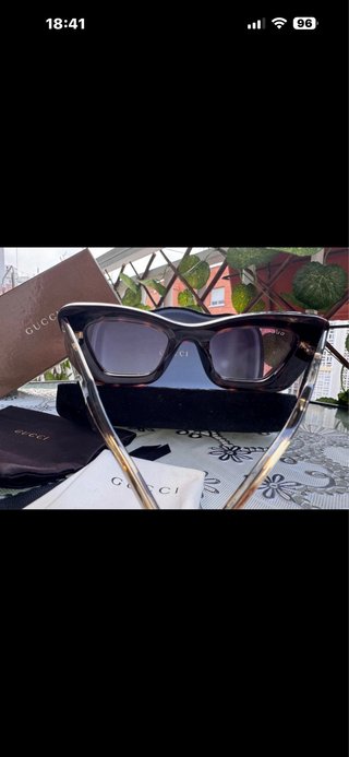 Gafas de sol Gucci negras y marrones