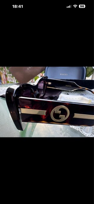 Gafas de sol Gucci negras y marrones