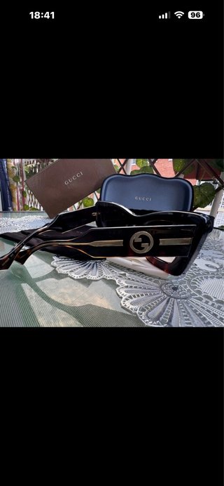 Gafas de sol Gucci negras y marrones