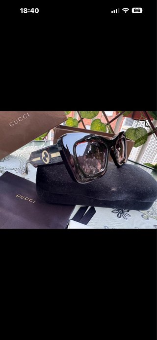 Gafas de sol Gucci negras y marrones