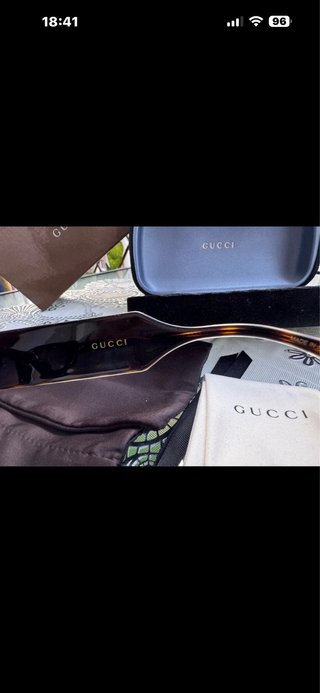 Gafas de sol Gucci negras y marrones
