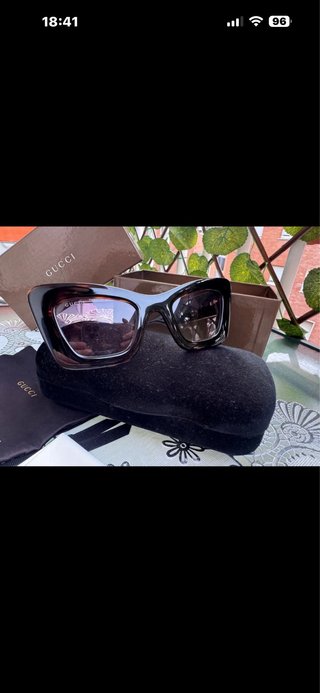 Gafas de sol Gucci negras y marrones