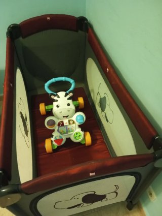 Cuna de viaje para bebé con estampado de perro