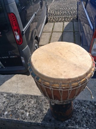 Grande tamburo di percussione africano Djembe