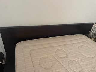 Dormitorio estilo tatami con 2 mesitas