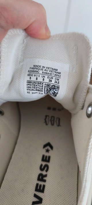Converse Talla 39 con Diseño de Llamas