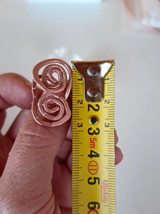 Anillo de cobre con diseño espiral