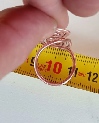 Anillo de cobre con diseño espiral