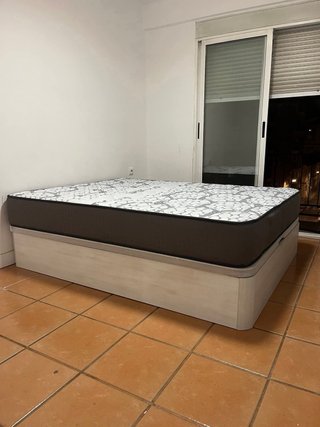 Canapé de madera y tela beige/blanco