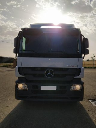 Mercedes ACTROS 2532--CAMIONES CON GRUA