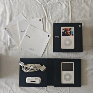 Apple iPod 30GB, Cargador USB y Base Dock