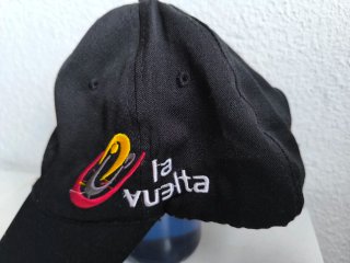 Gorra La Vuelta Negra Velcro Ajustable