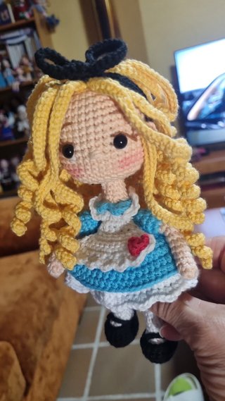 Muñeca crochet Alicia en el País de las Maravillas
