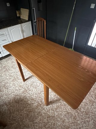 Mesa de comedor extensible y 4 sillas