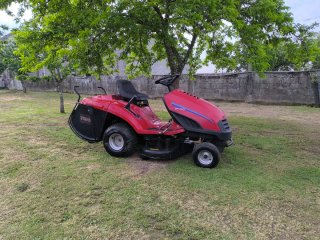 Tractor cortacésped Toro DH 140