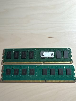 2x 4GB Crucial DDR3L RAM
