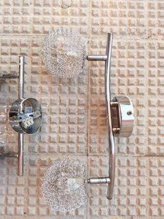 Apliques de pared plateados con esferas