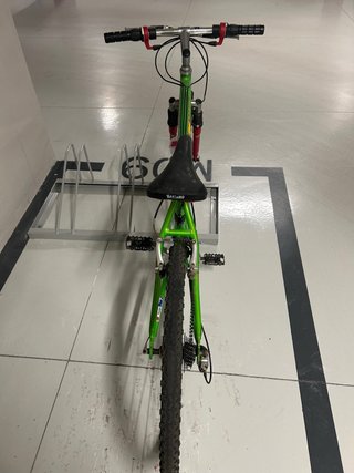 Bicicleta verde montaña