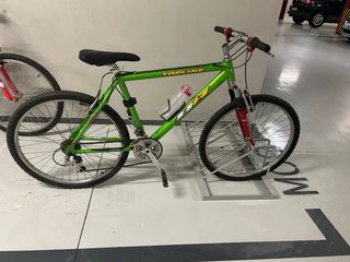 Bicicleta verde montaña
