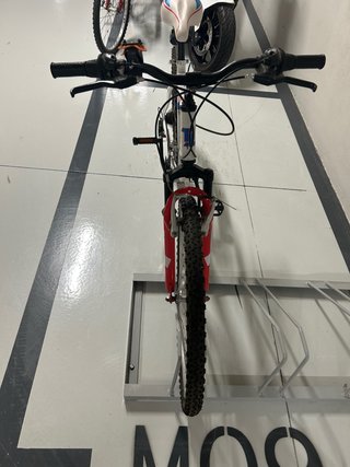 Bicicleta de montaña en buen estado