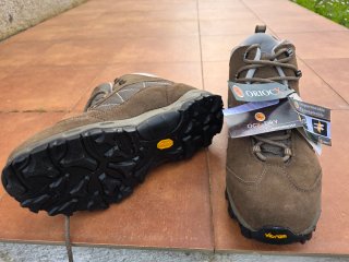Botas de trekking Oriox Marrones y Beige