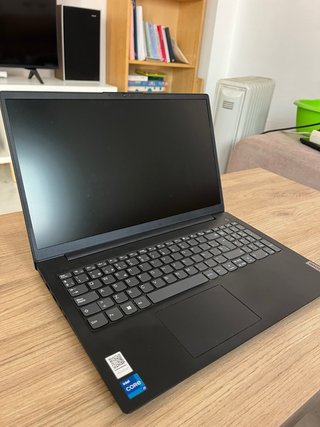 Portátil Lenovo V15 Gen 3 i7-1255U 8GB