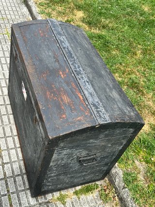 Baúl de madera grande