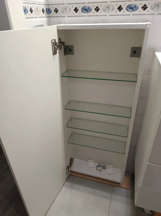Armario de baño blanco