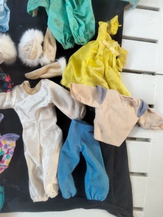 Lote de Barbies y ropa