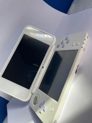 Nintendo 2DS XL Blanca y Morada