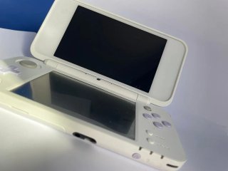 Nintendo 2DS XL Blanca y Morada
