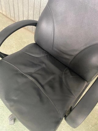 Silla de oficina negra