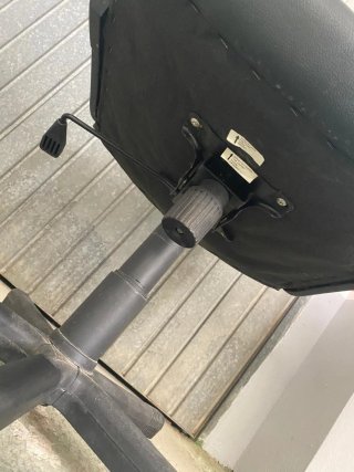 Silla de oficina negra