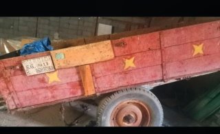 Remolque antiguo de madera