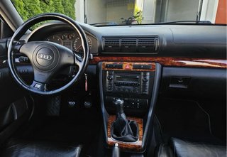Audi A4 2.4 V6 quattro avant