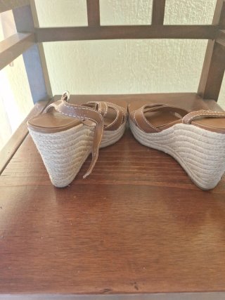 Cuñas de esparto marrones