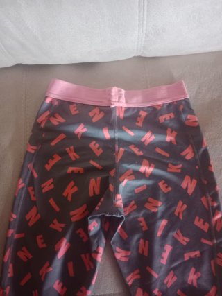 Mallas Nike grises y rosas con logo