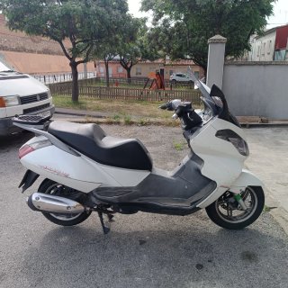 Aprilia 125 Maxi Scooter Blanca