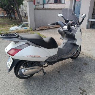 Aprilia 125 Maxi Scooter Blanca