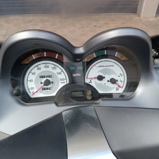 Aprilia 125 Maxi Scooter Blanca