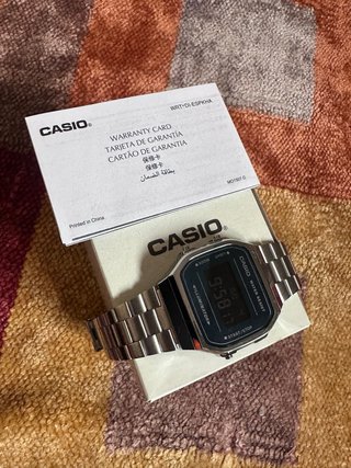 Casio A168WE Plata y Negro