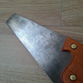 Sierra de mano para carpintería